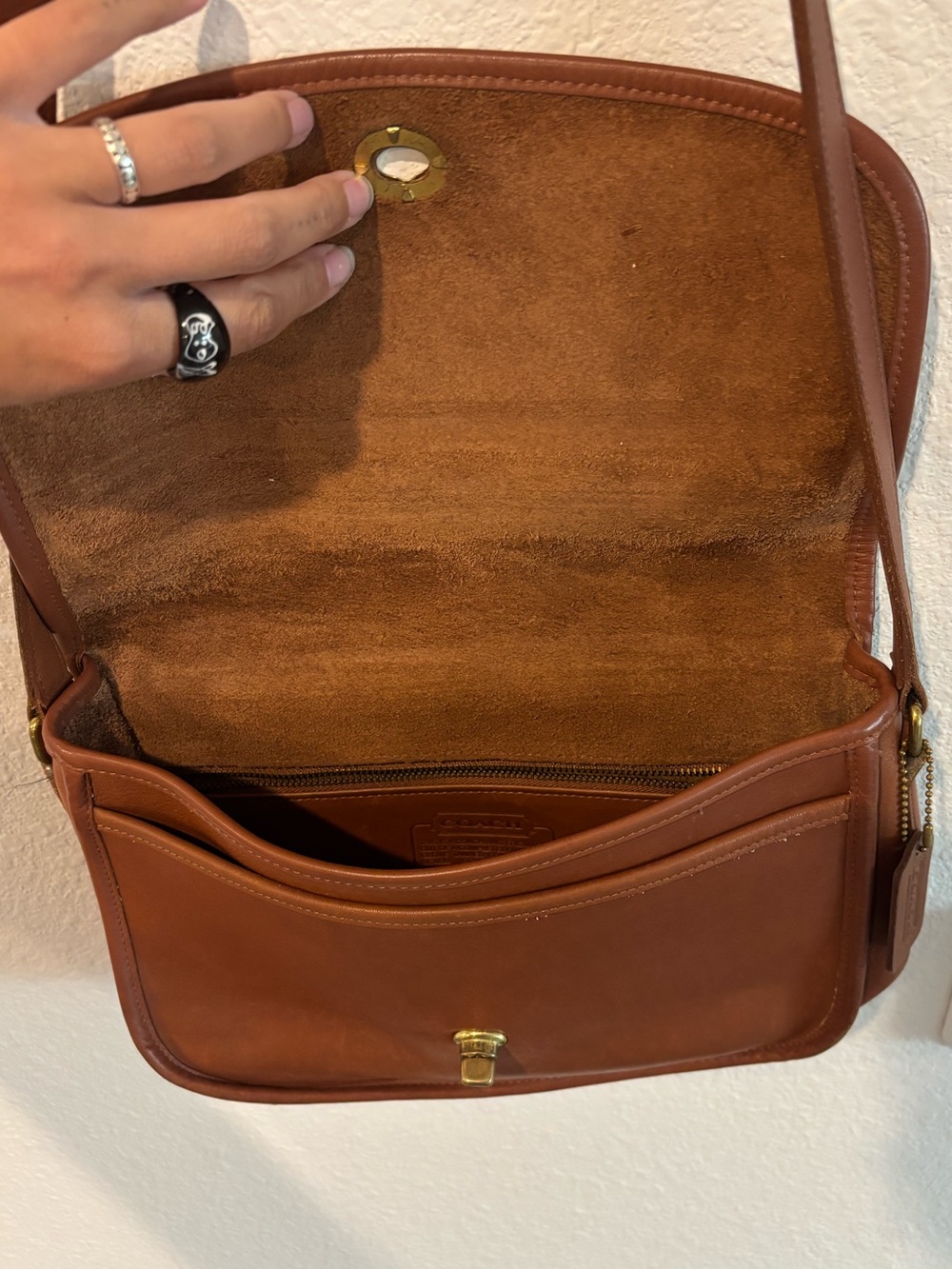 Vintage Coach Brown Leather Crossbody Bag with Turn-Lock - Picture 3 of 7